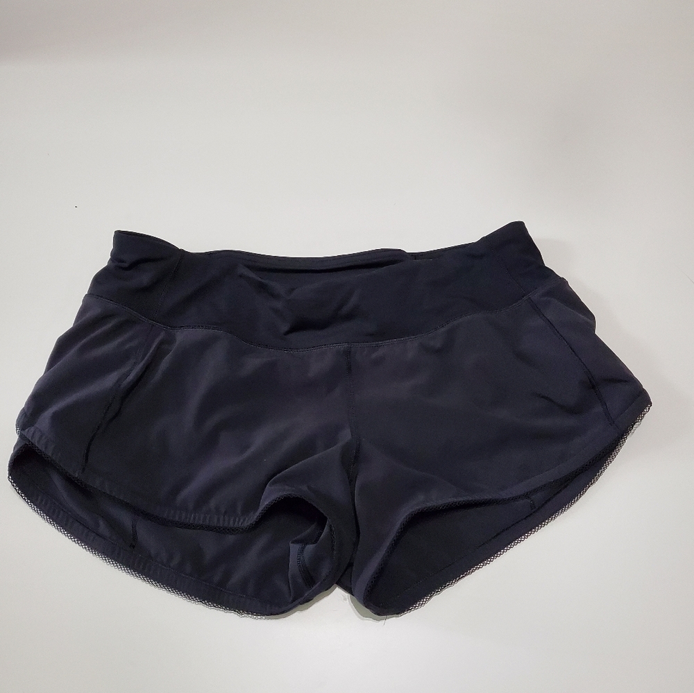 *Rare* Lululemon Speed Shorts 2.5, Sz 6, lace